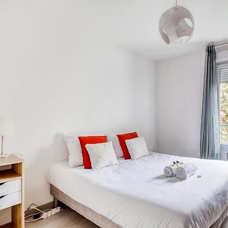 Perollier Ci - Lyon 2 - Bedroom With Balcony And Pool Lejlighed Écully