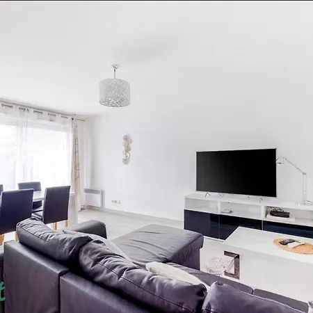 Perollier - Ci - Lyon 2 - Bedroom With Balcony And Pool *
