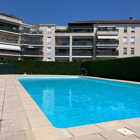 T2 Lumineux 4 Pers Avec Piscine + Balcon * Écully