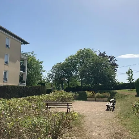 T2 Lumineux 4 Pers Avec Piscine + Balcon Écully
